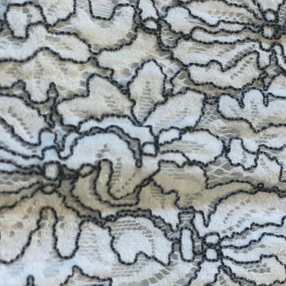 Karl Lagerfeld Black & White Embroidered Lace Sleeveless Button Down Blouse - Picture 4 of 9